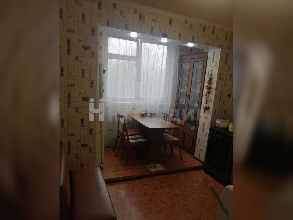 2-комнатная квартира, 54 м2 3/5 этаж, пл. Октябрьская - фото 4