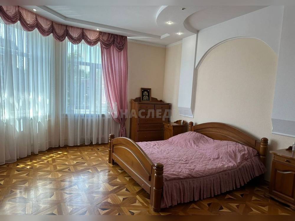 4-комнатная квартира, 220 м2 2/4 этаж, ул. Маяковского - фото 1